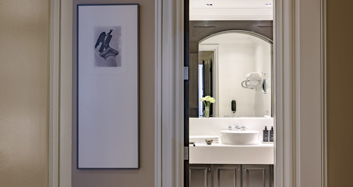 Beacon Hill Studio guestroom bathroom
